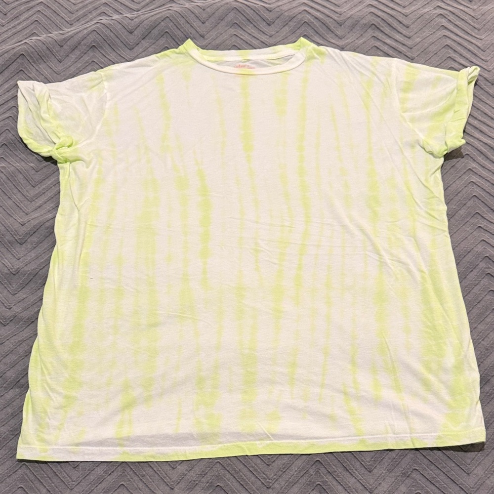 Colsie White and Green Oversized Tie-Dye Tee
